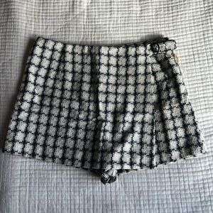 Tweed mini skirt